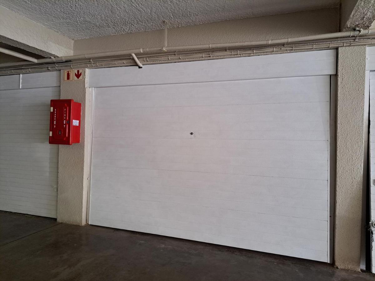 3 Bedroom Sea Facing Family Apartment Cape Town Moullie Point Exterior photo